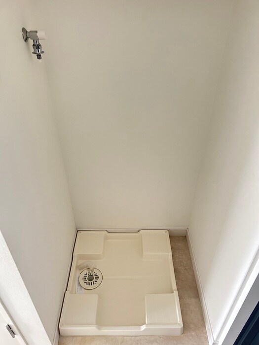 物件内観写真14　(洗濯機置場)