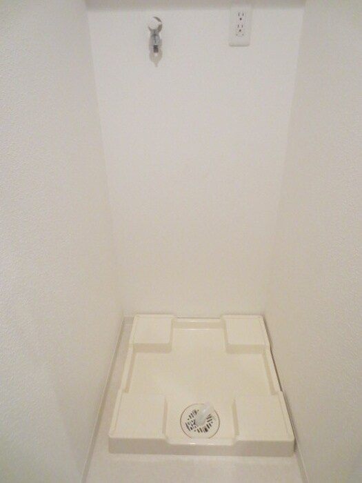 物件内観写真15　(洗濯機置場)