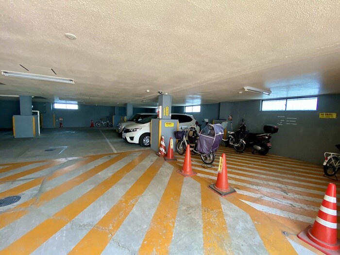 物件外観写真6　(駐車場)