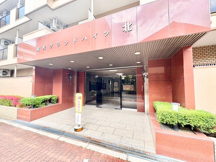 物件外観写真2　(エントランス部分)