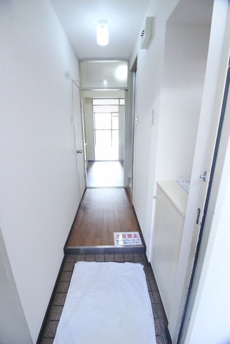 物件内観写真7　(玄関)