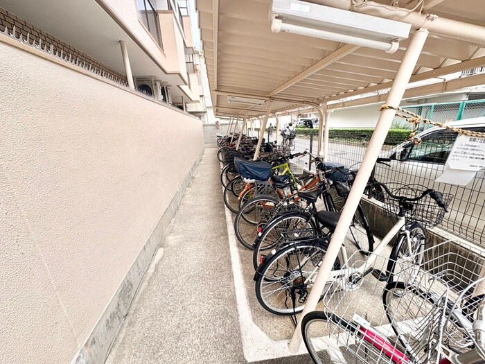 物件外観写真5　(駐車場)