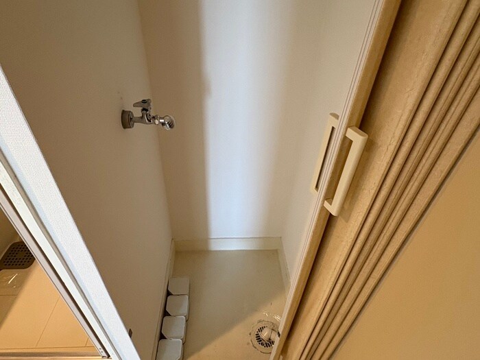 物件内観写真12　(洗濯機置場)