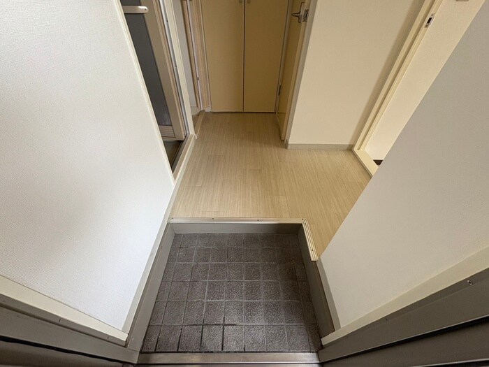 物件内観写真15　(玄関)