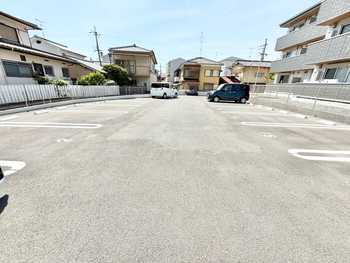 物件外観写真5　(駐車場)