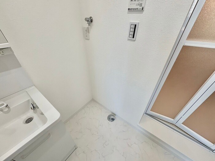 物件内観写真8　(洗濯機置場)