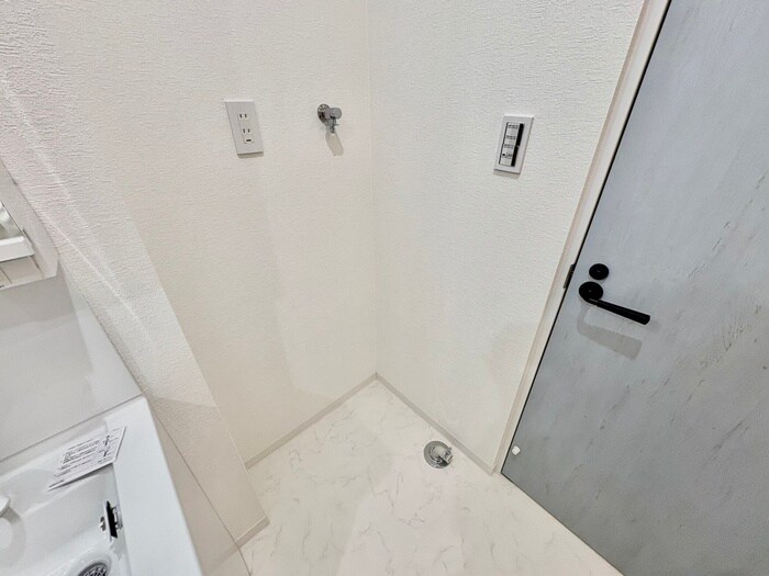 物件内観写真8　(洗濯機置場)