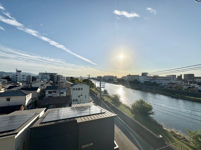 物件内観写真11　(室内からの展望)