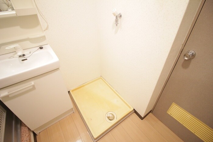 物件内観写真14　(洗濯機置場)