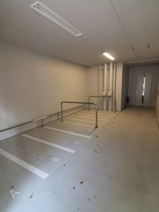 物件外観写真2　(バイク置き場)