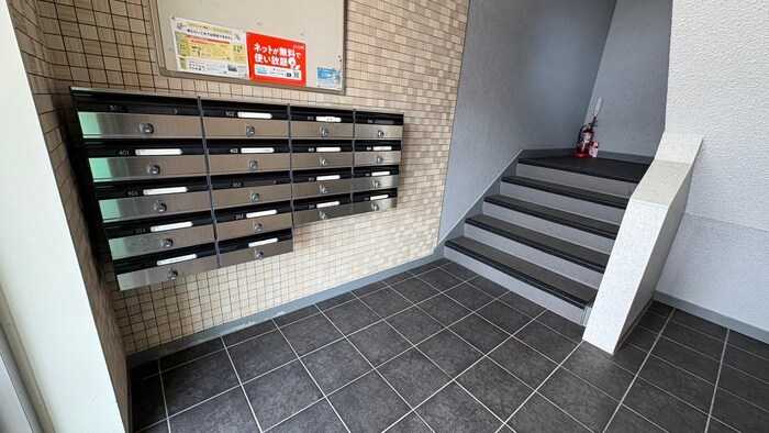 物件外観写真5　(エントランス部分)