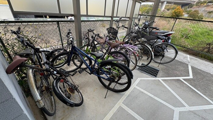 物件外観写真6　(駐輪場)