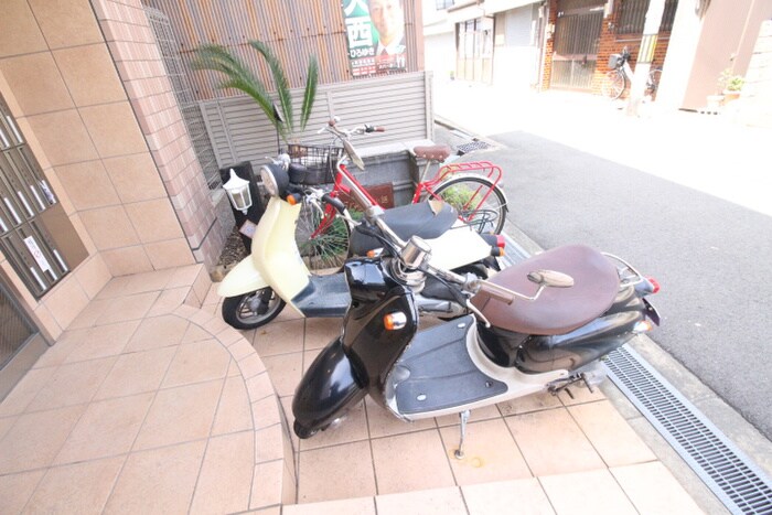 物件外観写真4　(駐輪場)