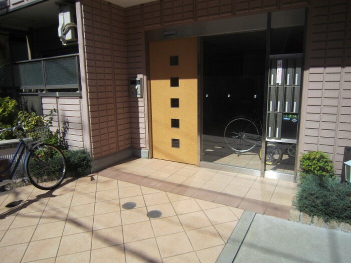 物件外観写真3　(エントランス部分)