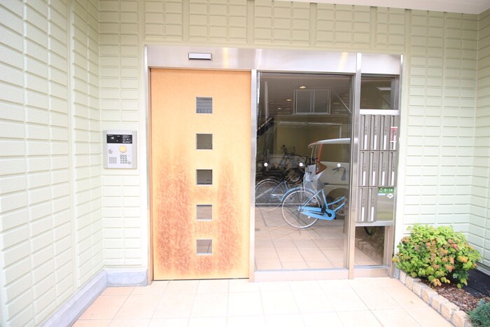 物件外観写真4　(エントランス部分)