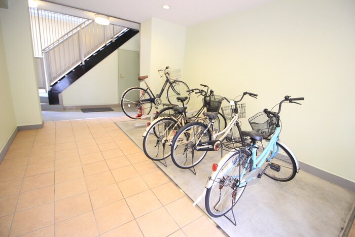 物件外観写真6　(駐輪場)