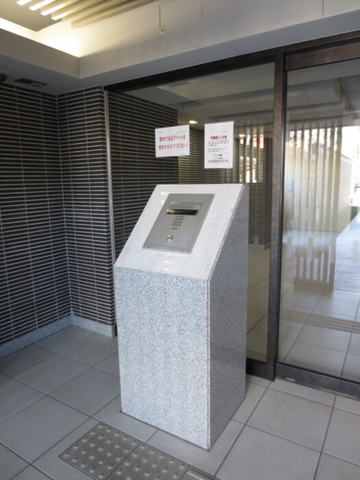 物件外観写真4　(エントランス部分)