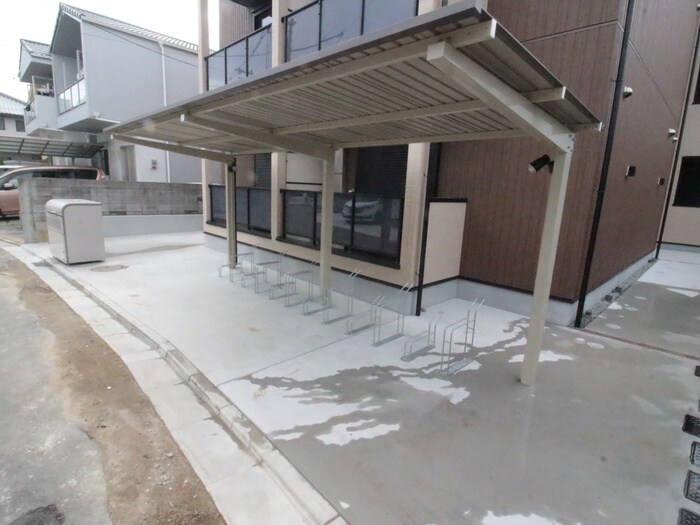 物件外観写真4　(駐輪場)