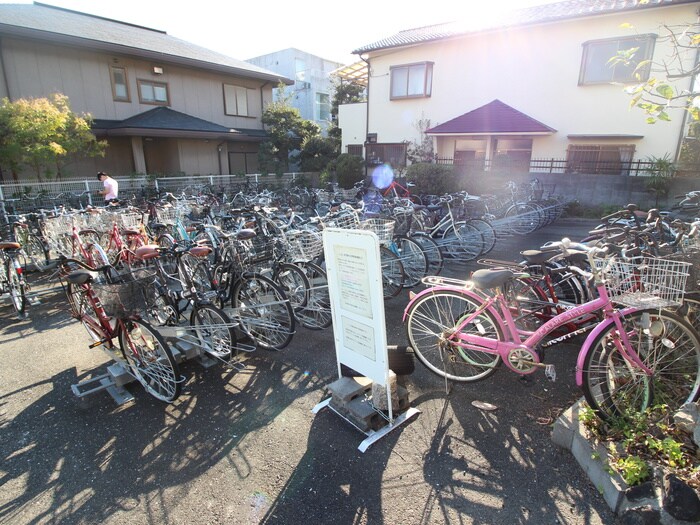 物件外観写真6　(駐輪場)