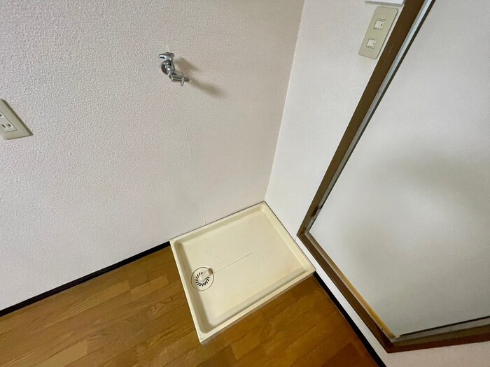 物件内観写真13　(洗濯機置場)