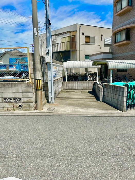 物件外観写真4　(駐車場)