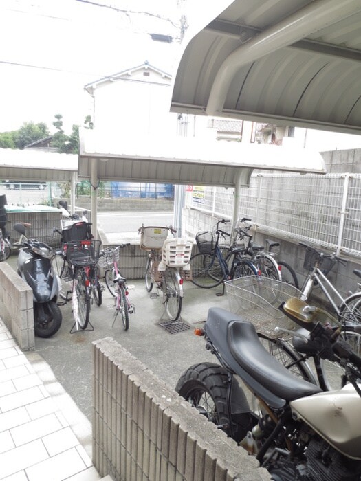 物件外観写真5　(駐輪場)