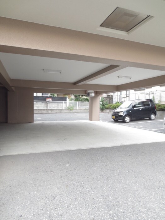 物件外観写真6　(駐車場)