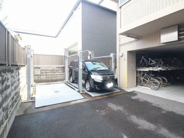物件外観写真4　(駐車場)