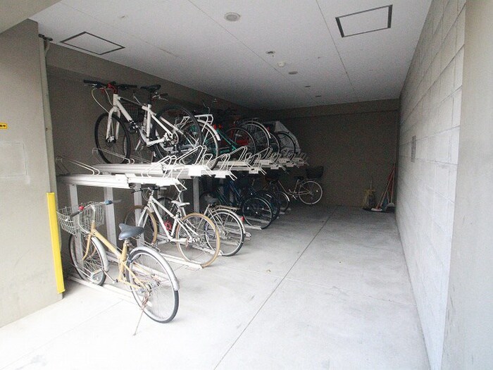 物件外観写真6　(駐輪場)