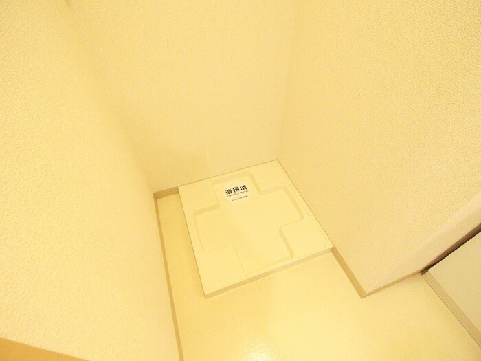 物件内観写真11　(洗濯機置場)