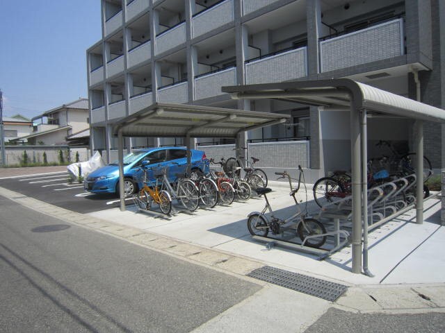 物件外観写真2　(駐輪場)