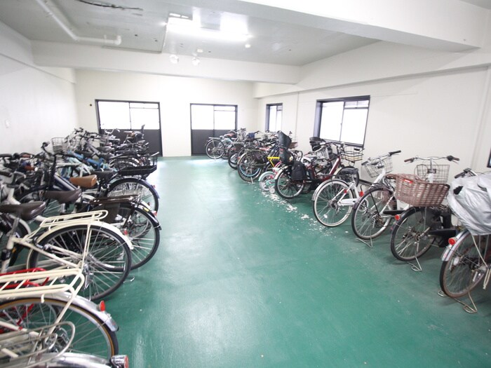 物件外観写真4　(駐輪場)