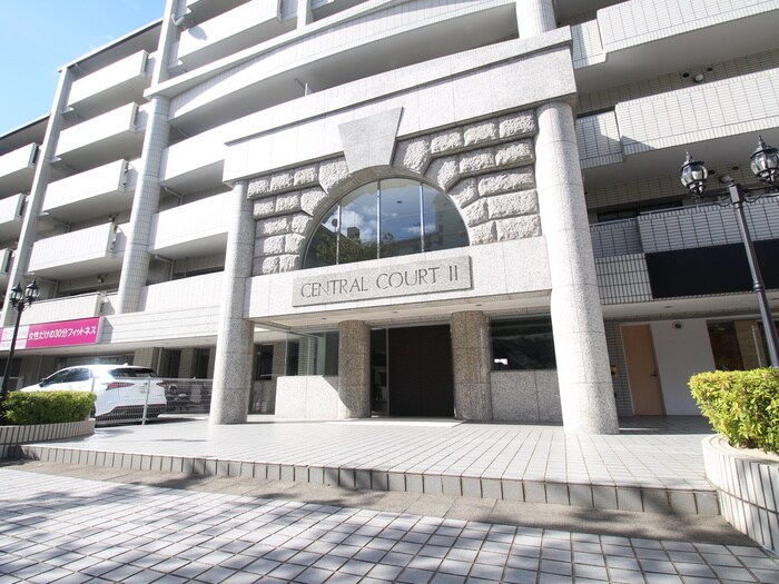 物件外観写真5　(エントランス部分)