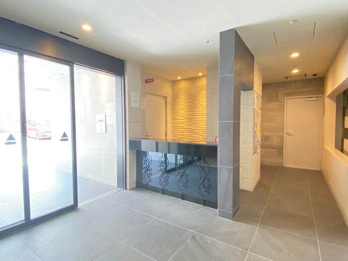 物件外観写真2　(エントランス部分)