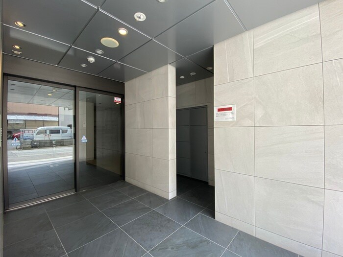 物件外観写真4　(エントランス部分)