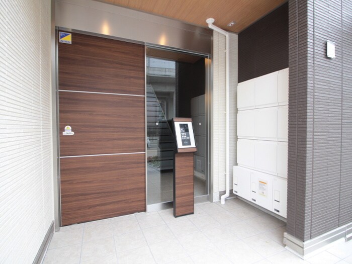 物件外観写真2　(エントランス部分)