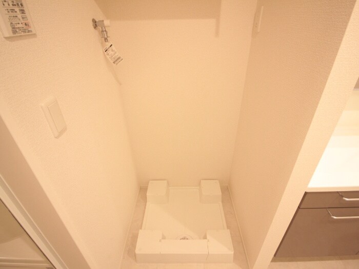 物件内観写真11　(洗濯機置場)