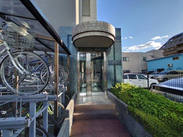 物件外観写真2　(エントランス部分)