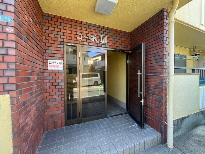 物件外観写真3　(エントランス部分)