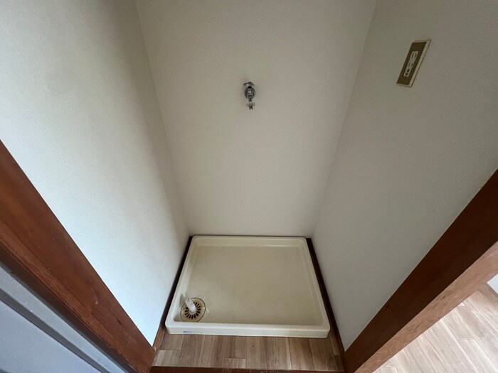 物件内観写真10　(洗濯機置場)