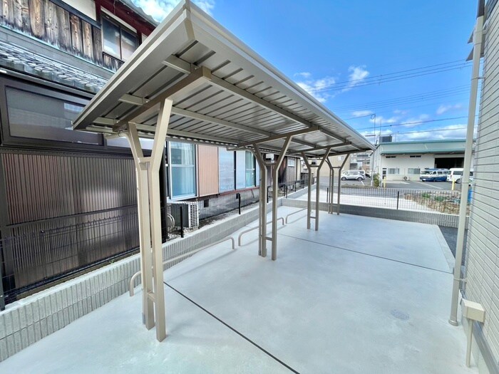 物件外観写真2　(駐輪場)