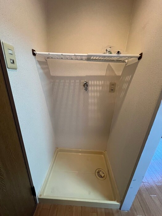 物件内観写真18　(洗濯機置場)