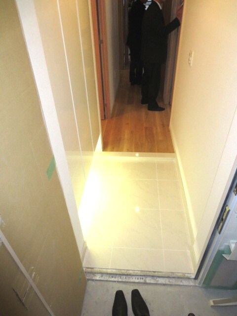 物件内観写真10　(玄関)