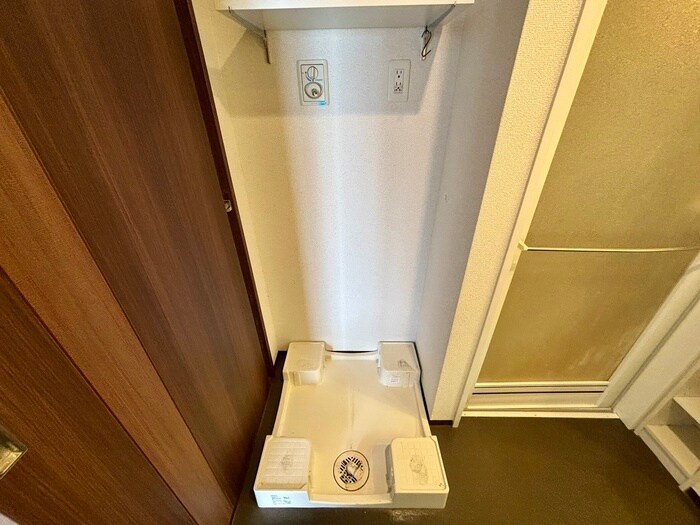 物件内観写真14　(洗濯機置場)