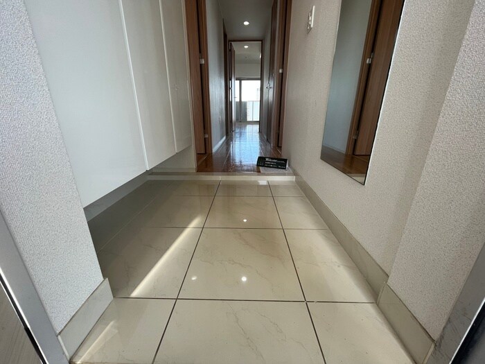 物件内観写真17　(玄関)