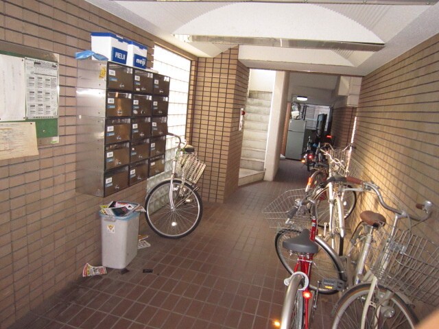 物件外観写真5　(エントランス部分)