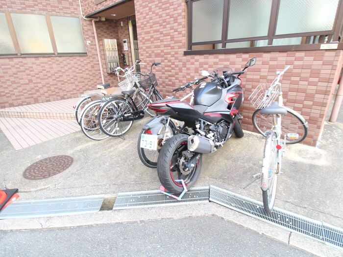 物件外観写真3　(駐輪場)