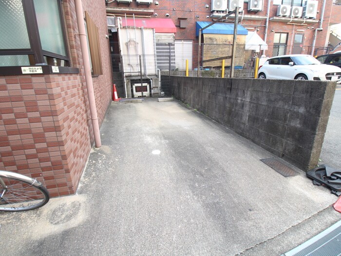 物件外観写真6　(駐車場)