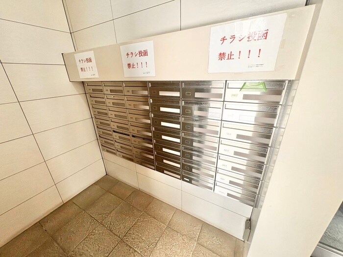 物件外観写真5　(エントランス部分)