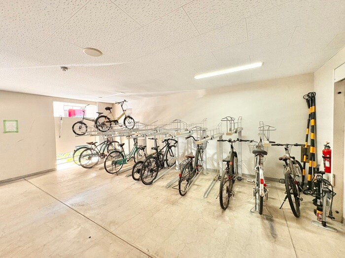 物件外観写真6　(駐輪場)